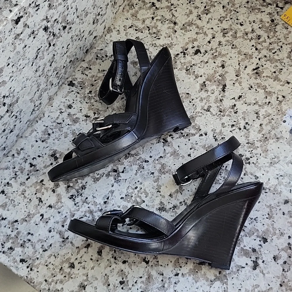 🔥🔥Special Free Offer!!🔥🔥BCBGirls wedge sandals